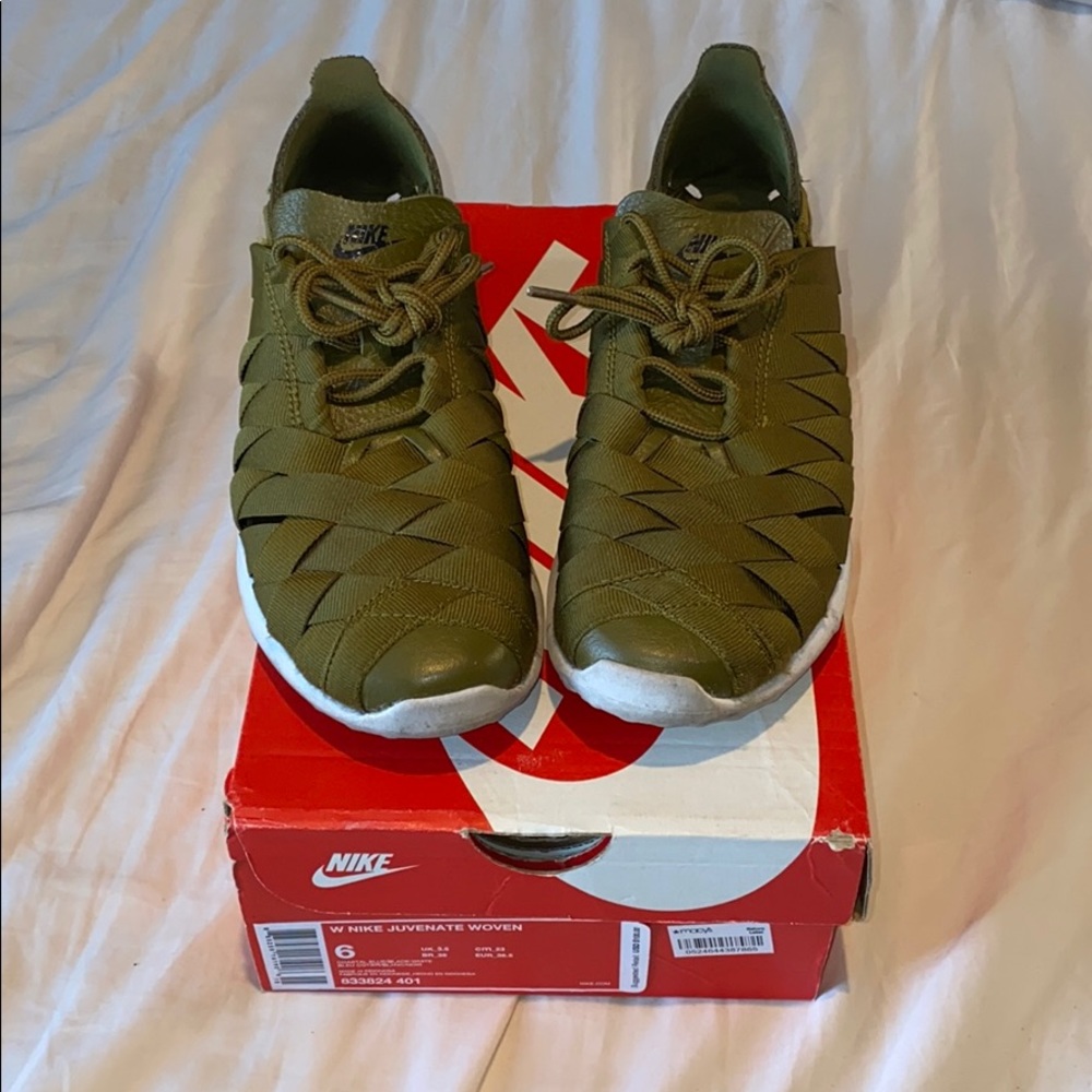 Nike women juvenate woven
